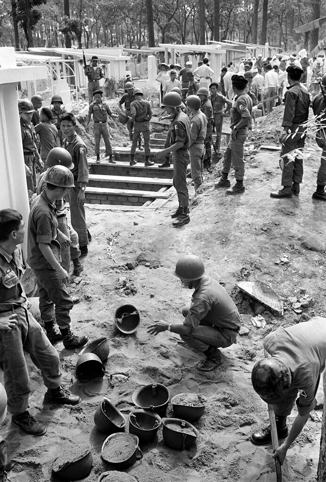 Vietnam War 1968 - Nghĩa trang Mạc Đĩnh Chi