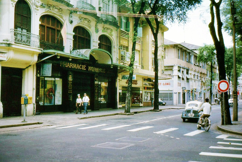 SAIGON 1965 - Ngã ba Tự Do-Thái Lập Thành, nay là ngã ba Đồng Khởi-Đông Du