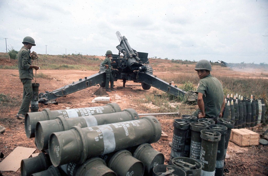 War of Vietnam. Cannon of 155 mm of the South-Viet 1975