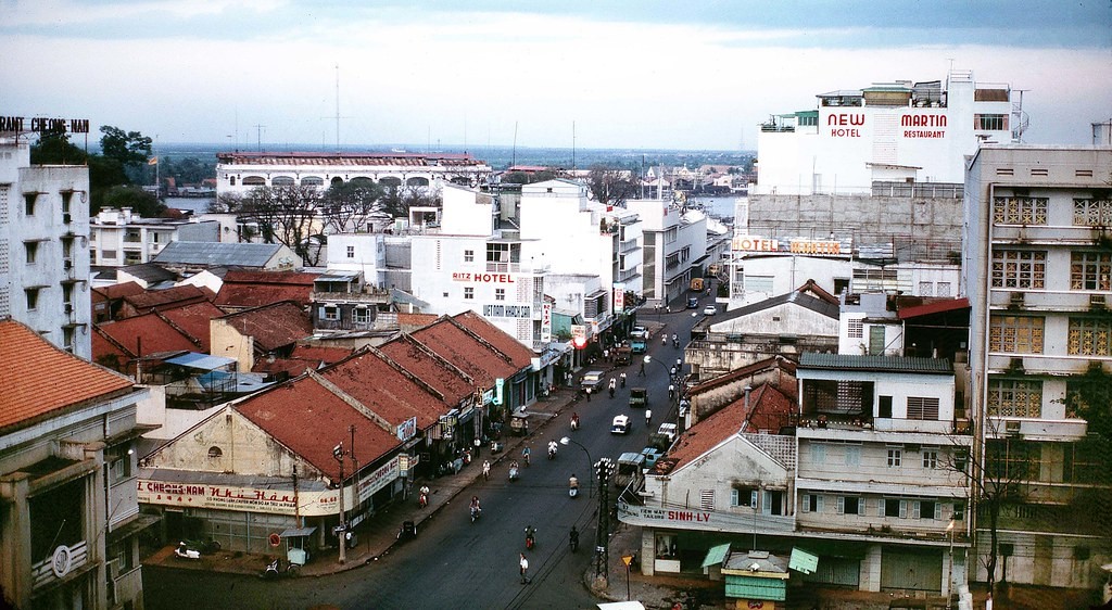 Saigon from Hotel Balcony in 1968 - Đường Hai Bà Trưng - Photo by William Ruzin