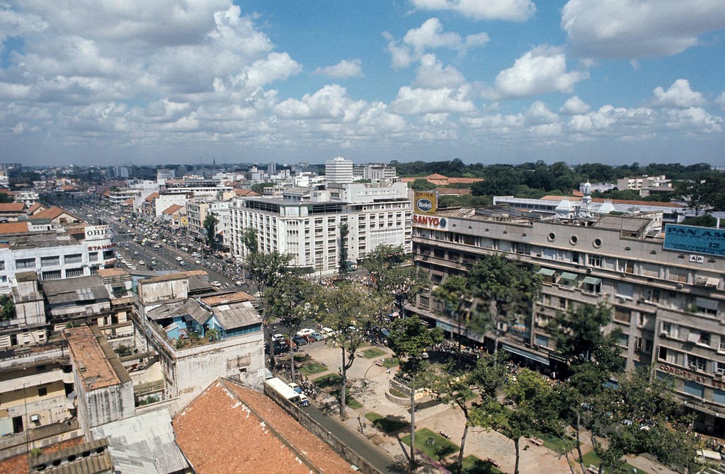 Vietnam War 1972 - Trung tâm Saigon nhìn từ KS Caravell cao 14 tầng.