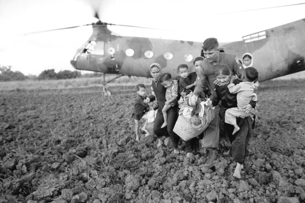 Vietnam War 1964 - U.S.  Air Force Helicopter  People Evacuation