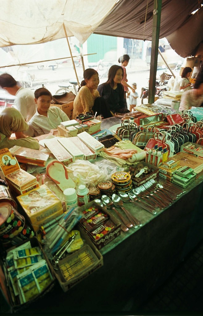 Market Stalls, Saison