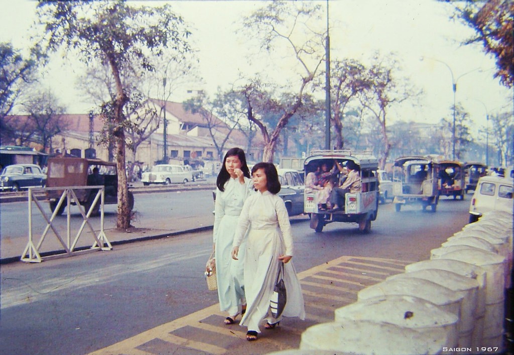 1967 Saigon Girls Street Scene
