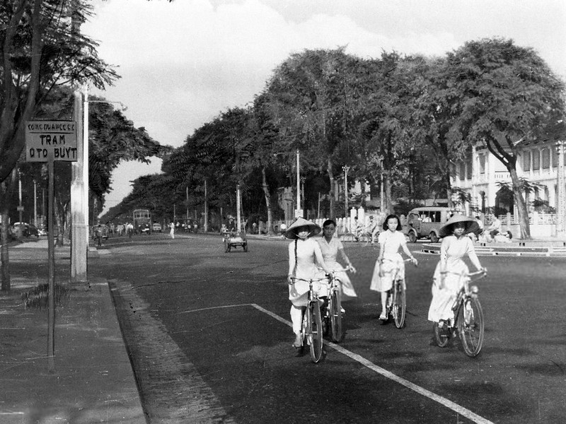Saigon in 1959 - Nắng chiều trên đại lộ Thống Nhất