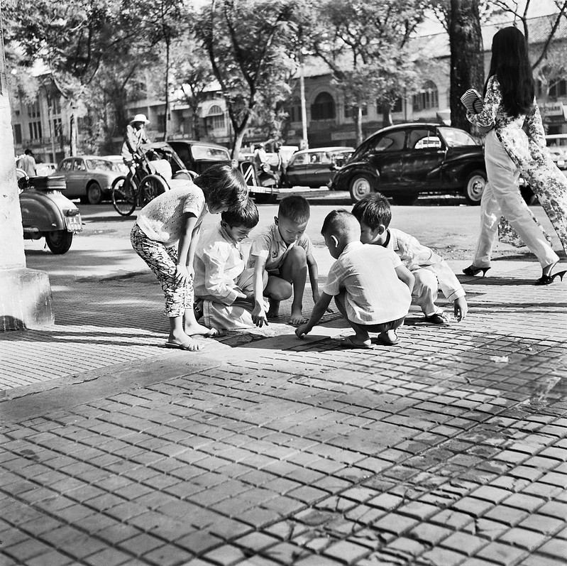 Saigon Street Scene, 1950 - Blvd Charner, nay là đường Nguyễn Huệ
