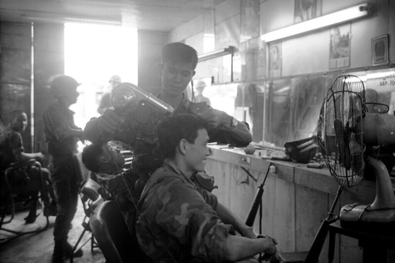 Vietnam War 1968 - Tet Offensive - Tiệm hớt tóc SÁU MẬP, kế góc ngã tư Hậu Giang - Thiệu Trị