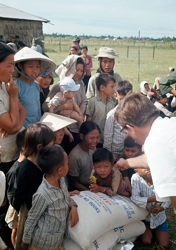 Trà Vinh 1964 - Refugee Village Aid - Vietnam War