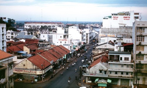 Saigon from Hotel Balcony in 1968 - Đường Hai Bà Trưng - Photo by William Ruzin