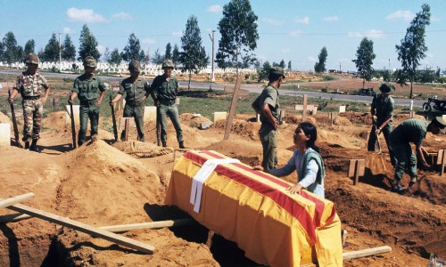 Vietnam War 1972 - An táng tử sĩ VNCH tại Nghĩa trang QĐ Biên Hòa