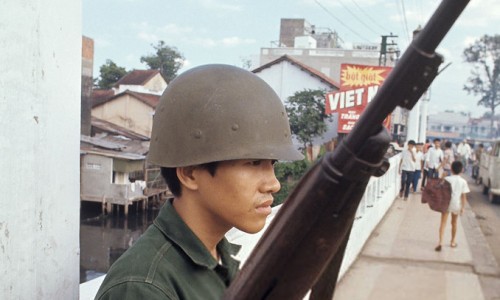 Vietnam War 1972 - Lính gác trên cầu Bông