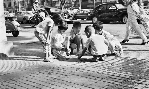 Saigon Street Scene, 1950 - Blvd Charner, nay là đường Nguyễn Huệ