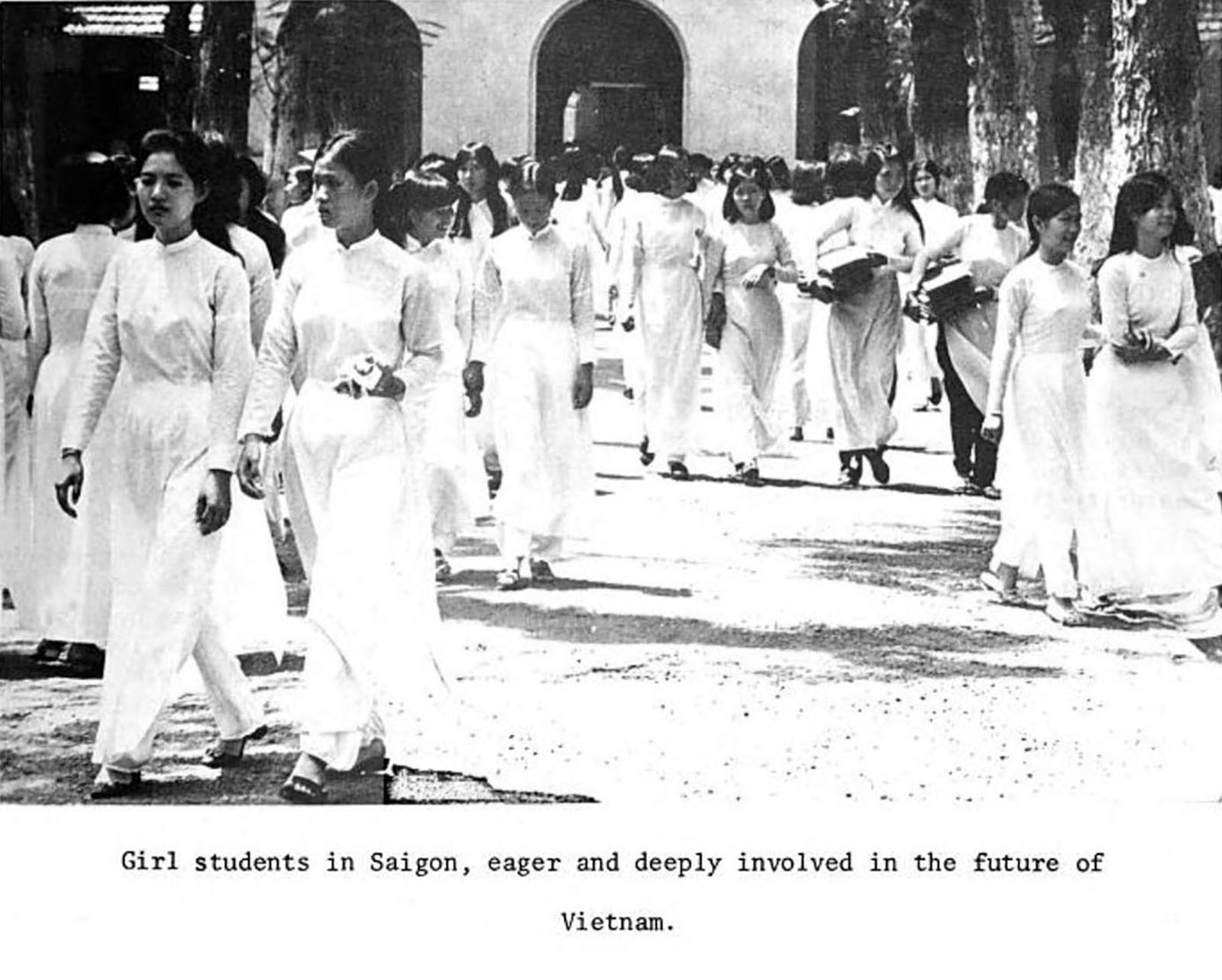 Nữ sinh Trung học Gia Long, Saigon