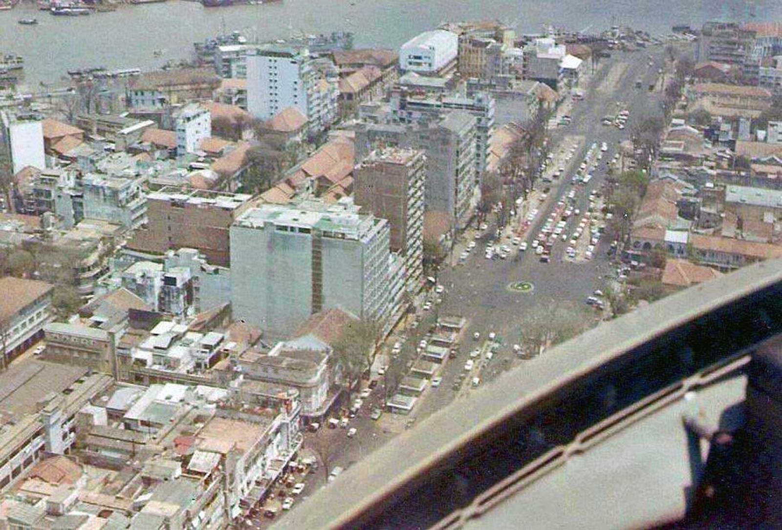 SAIGON  1970 - ĐL Nguyễn Huệ nhìn từ sân thượng REX Hotel
