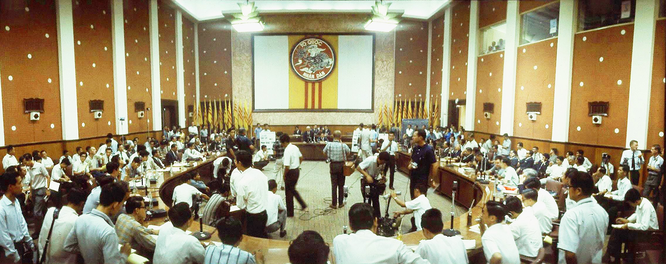 Bầu cử Tổng Thống tại Saigon năm 1967 - Photo by Co Rentmeester