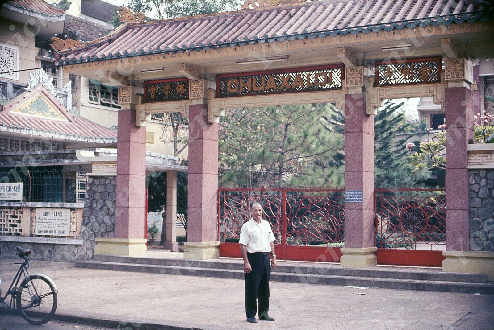 1960&#x27;s Saigon temple chua xa loi
