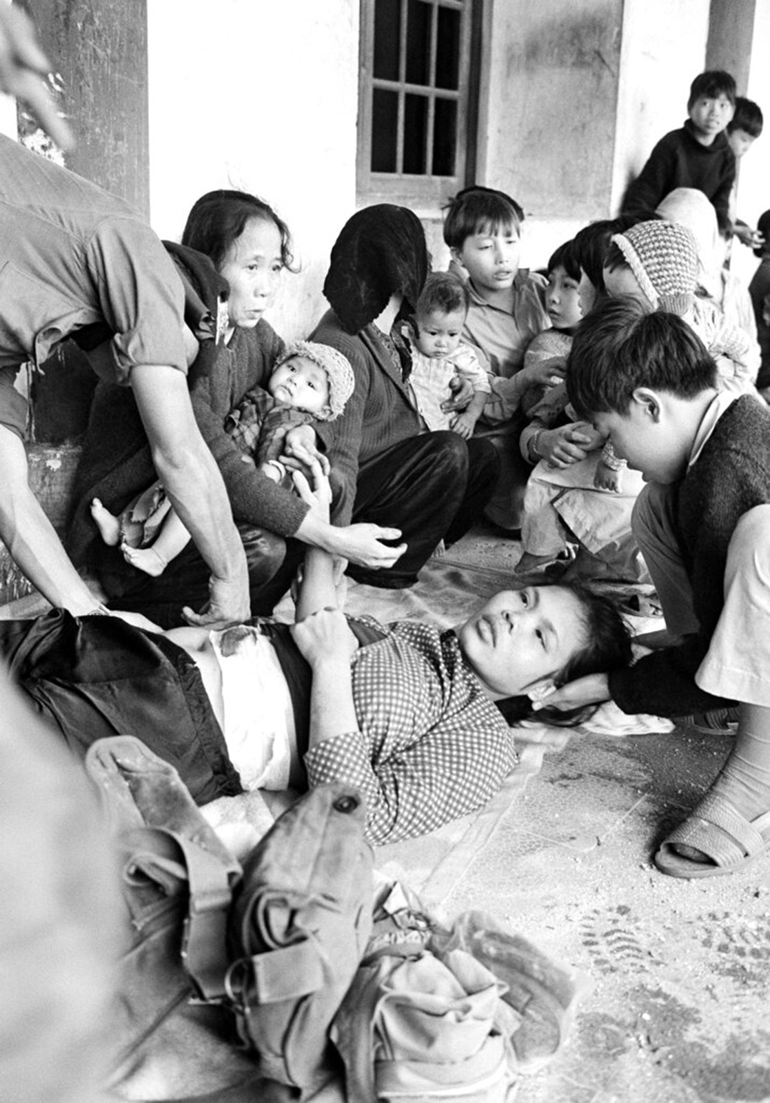 Vietnam War 1968 - HUẾ Starving and injured civilians are treated inside the Imperial Palace in Hue, Vietnam on Feb. 26, 1968, where they had stayed 25 days. (AP Photo/Eddie Adams)