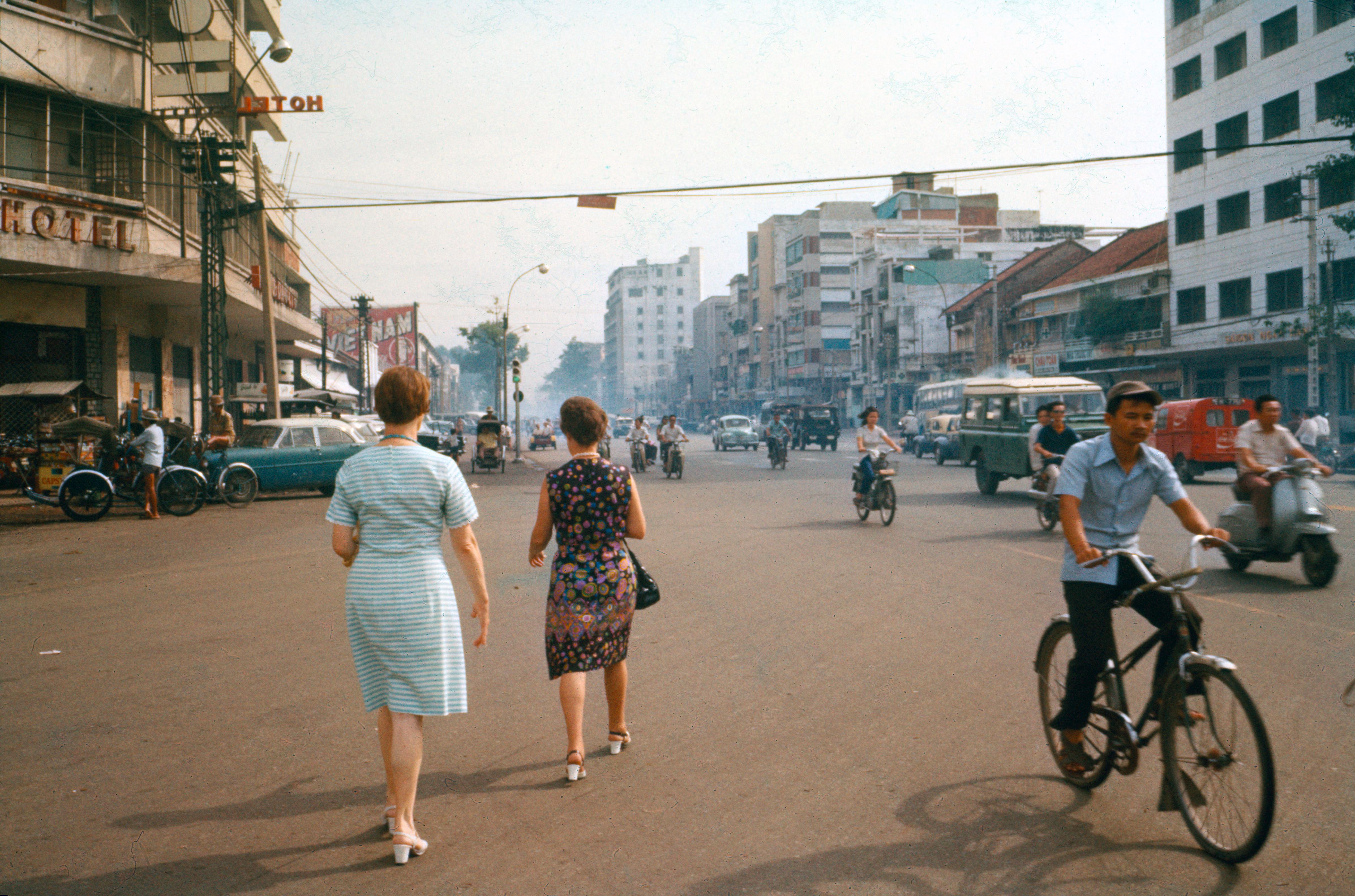 SAIGON 1974 - Đường Trần Hưng Đạo
