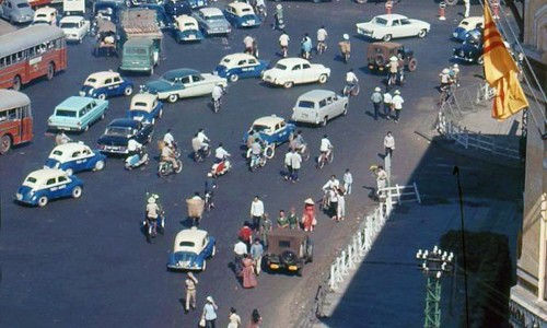 SAIGON 1965-66 - Very busy street scene