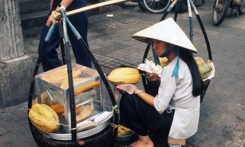1972 VIETNAM SAIGON STREET FRUIT VENDOR