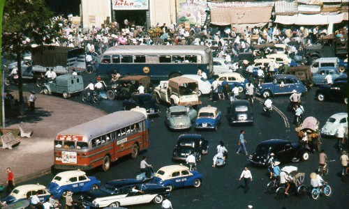 Chợ Tết chợ Bến Thành, Saigon 1965.
