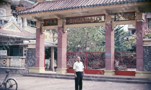 1960&#x27;s Saigon temple chua xa loi