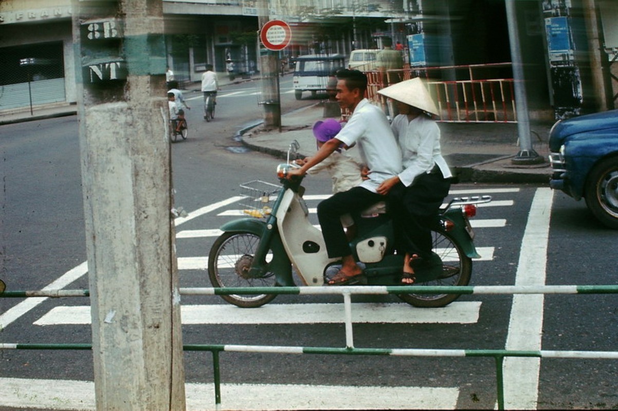 Góc đường Lê Lợi - Tự Do (Đồng Khởi).