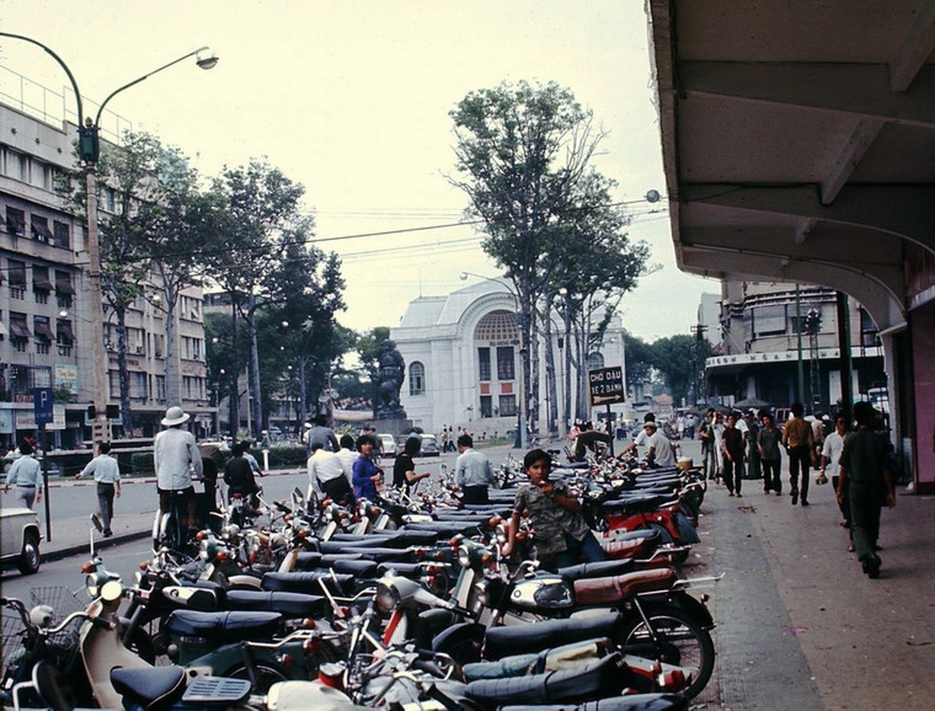 Đại lộ Lê Lợi và trụ sở Hạ nghị viện (Nhá hát lớn).