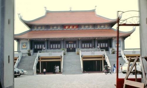 Chính điện chùa Vĩnh Nghiêm.