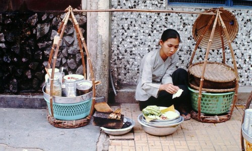 Gánh quà rong Sài Gòn.