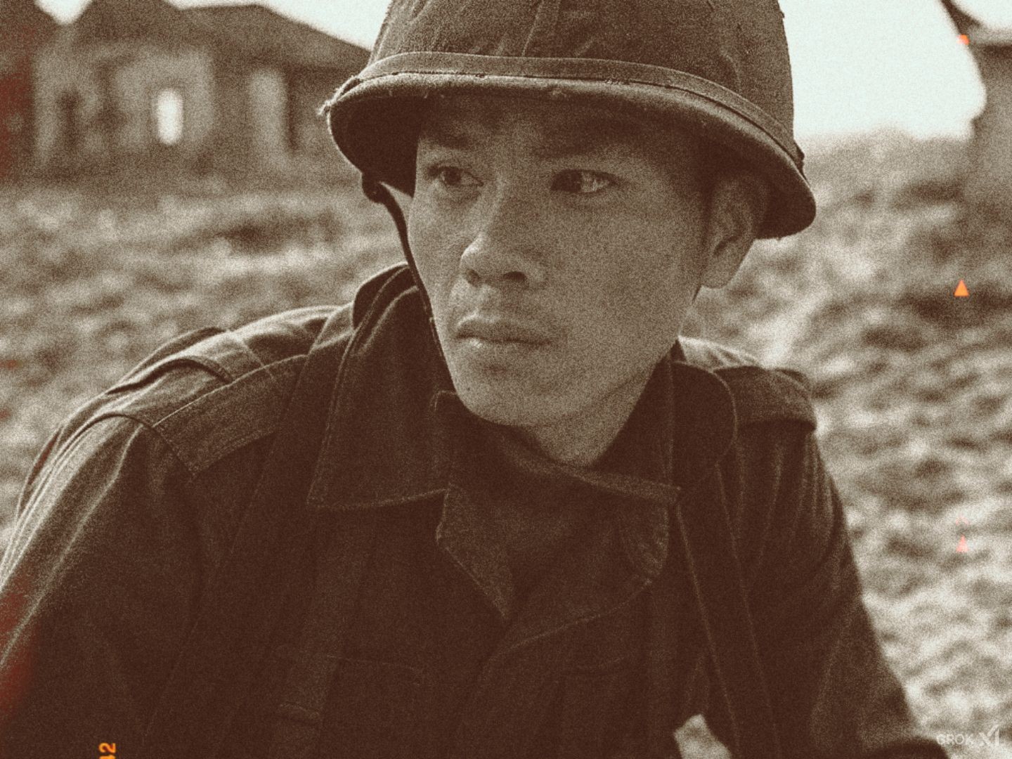 Một người kính không rõ tên tuổi phía sau là quảng trị 1972 
