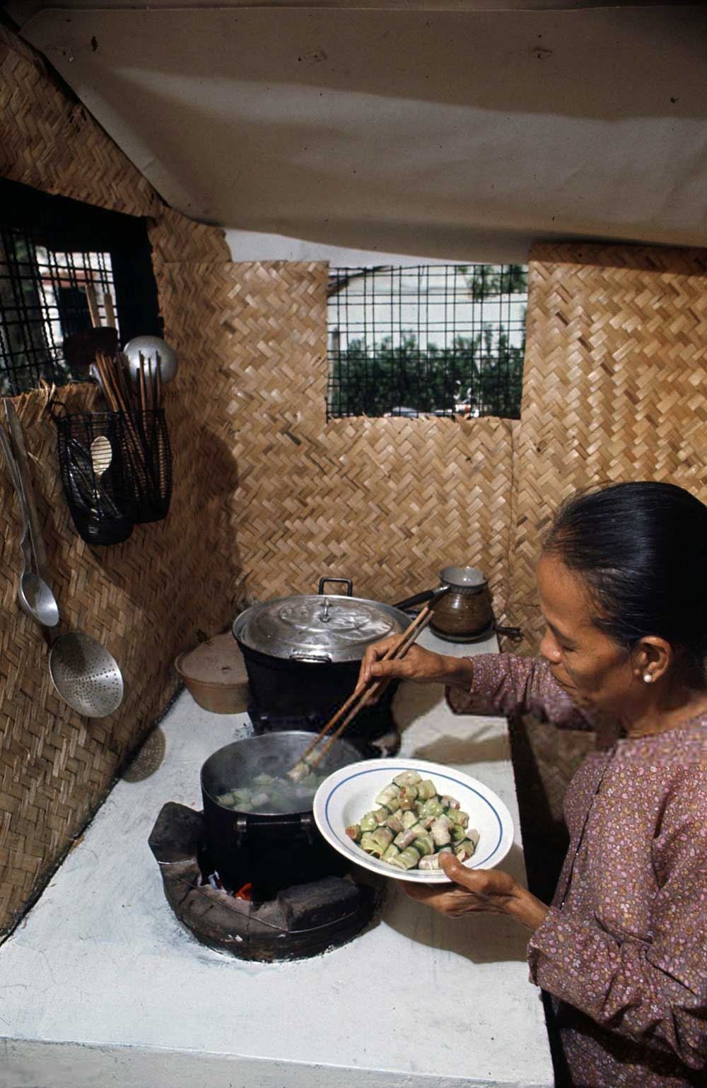 Canh bắp cải nhồi thịt ngày Tết.