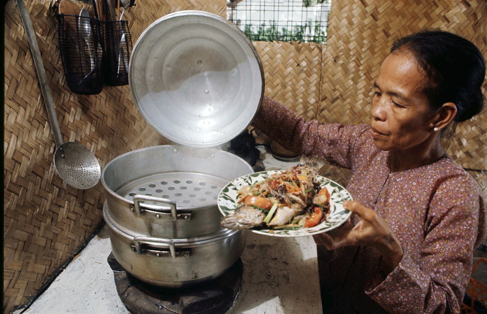 Cá chép chưng tương nấu bằng xửng hấp
