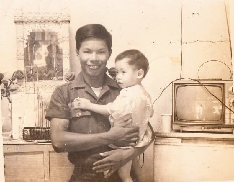Người Cha về phép thăm con