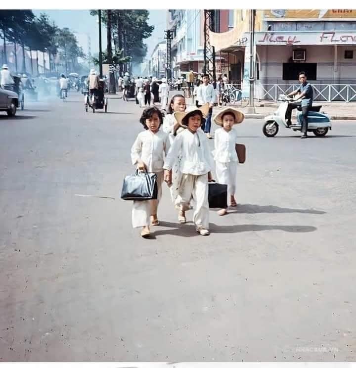 Học sinh là người tổ quốc mong cho mai sau