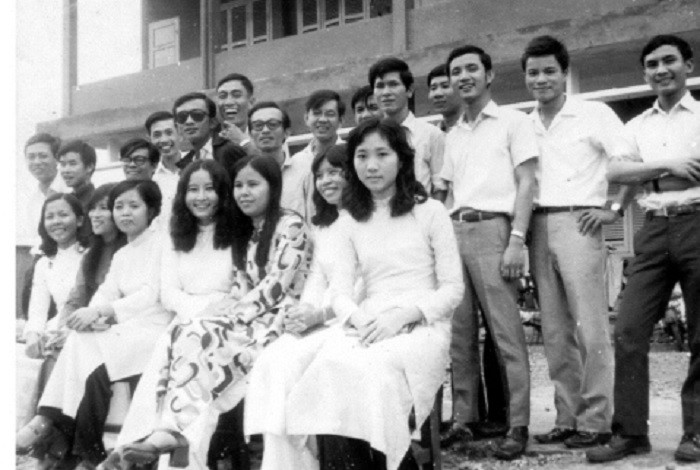 Đội ngũ giáo sư vừa tốt nghiệp đại học Sư phạm Sài Gòn