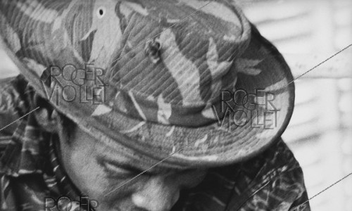 Vietnam War. Wounded child at the hospital with his father, he died a few days later. Saigon, 1975