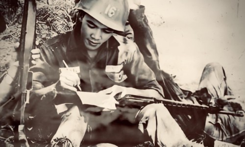Viết thư cho em trong màu nắng quân trường 
