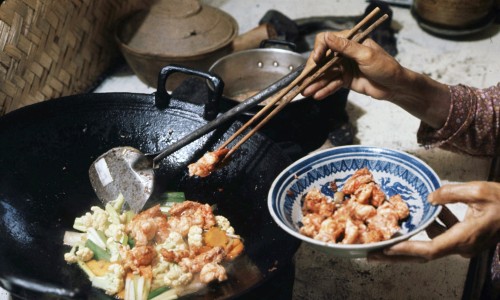 Món tôm xào súp lơ, cà rốt