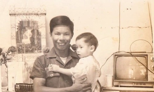 Người Cha về phép thăm con