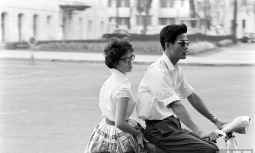 Nam thanh nữ tú Dạo phố Sài Gòn (thập niên 1960)
