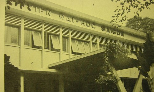 Tòa nhà hành chính của Viện đại học Sài Gòn, cơ sở giáo dục đại học lớn nhất miền Nam Việt Nam, thời Việt Nam Cộng Hòa. Hình chụp năm 1961