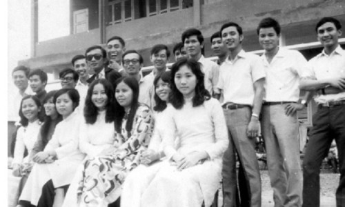 Đội ngũ giáo sư vừa tốt nghiệp đại học Sư phạm Sài Gòn