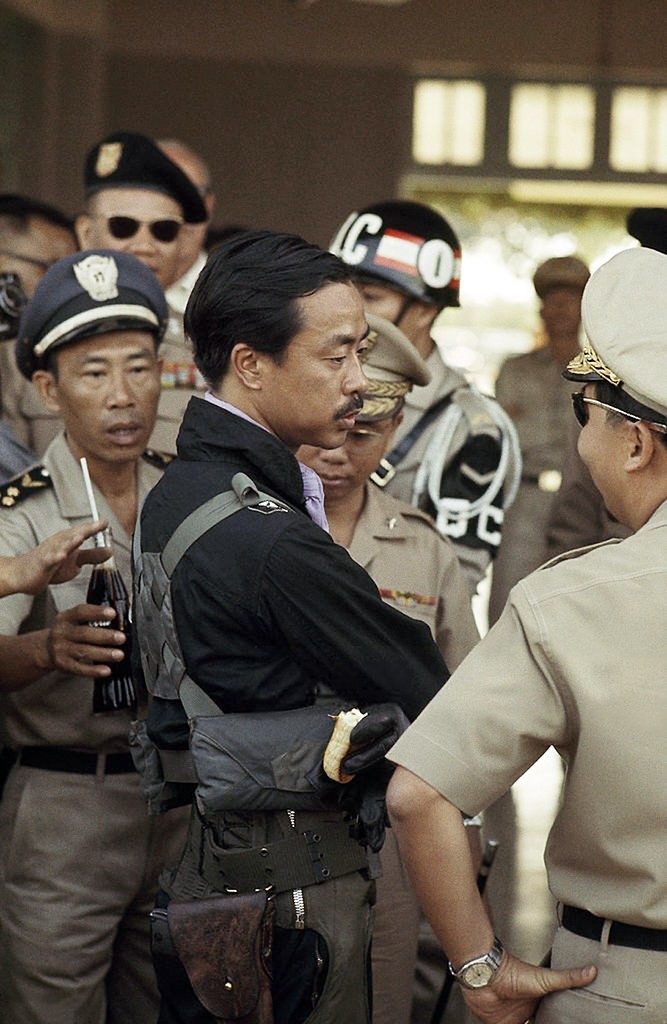 Sáng ngày 8 tháng 2 năm 1965, Nguyễn Cao Kỳ lúc này đang là thiếu tướng chỉ huy 24 phản lực cơ của Phi đoàn Bắc tiến 516, vượt vĩ tuyến 17 ra oanh tạc Hồ Xá và Chấp Lễ ở Cồn Cỏ, Vĩnh Linh, Quảng Bình. Mở đầu cho "chiến dịch Bắc phạt" của Quân lực Việt Nam Cộng hòa. Hơn một tháng sau, ngày 14 tháng 3 lúc 2 giờ chiều, ông chỉ huy Phi đoàn nói trên ra miền Bắc oanh tạc căn cứ Đội 4 Hải thuyền tại Hồ Đảo, Quảng Bình.

Tướng Kỳ cũng cho máy bay lượn sát dòng sông Gianh dính đạn phòng không, viên đạn ghim vào ghế lái suýt nữa đã lấy mạng vị Phó Tổng thống này, may mắn là ông vượt thoát phải đáp khẩn cấp xuống Đà Nẵng! Sau đó ông đã lấy viên đạn này tặng cho vợ mình như một món quà kỷ niệm.

Sau trận hút chết đó, không chỉ riêng tướng Kỳ mà cả QLVNCH cũng chẳng còn ai có ý định mang quân "Bắc phạt" một lần nào nữa!