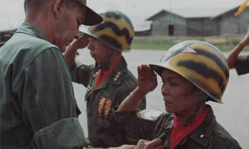 "Nữ hổ tướng" Hồ Thị Quế - The Tiger Lady (quý bà Hổ)

Hồ Thị Quế là vợ của Thiếu tá Nguyễn Văn Dần, vị tiểu đoàn trưởng của Tiểu đoàn 44 Biệt Động Quân QL VNCH, đây là một tiểu đoàn ưu tú của VNCH vì có lực lượng rất thiện chiến và tinh nhuệ.
