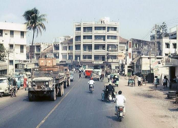 Đường Võ Tánh (nay là Hoàng Văn Thụ), Gia Định 1968; Phía trước là ngã tư Phú Nhuận.