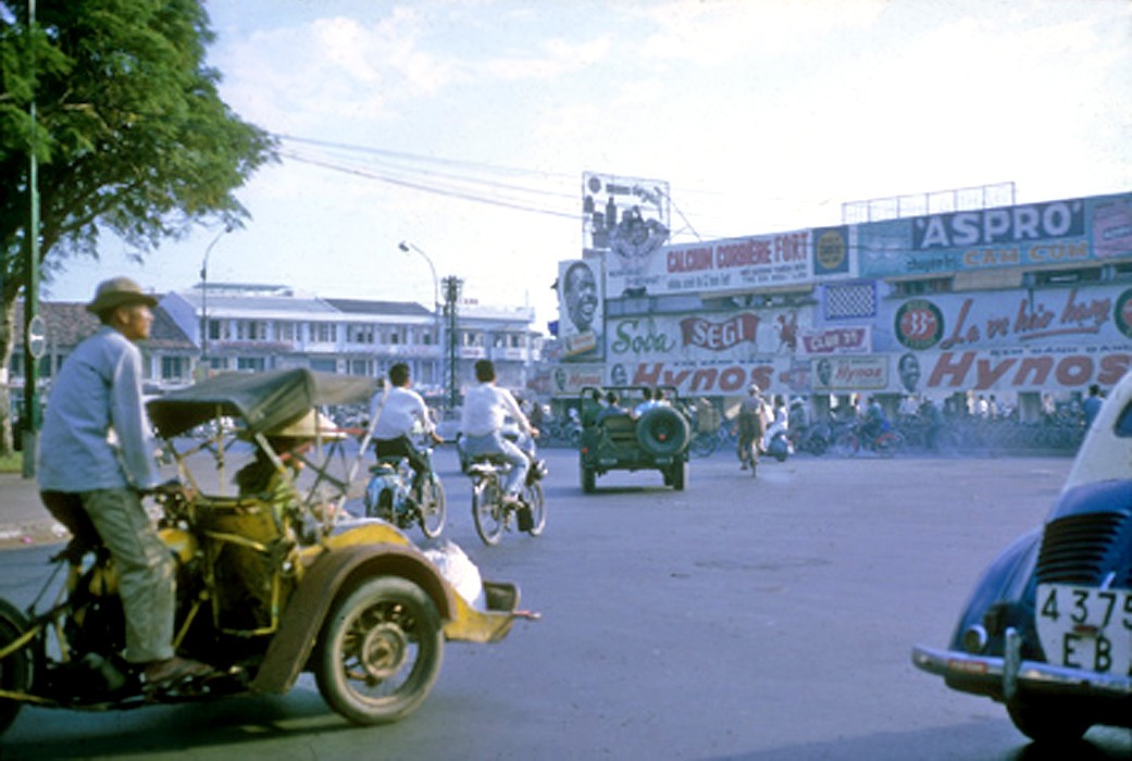 Hình ảnh ngay bùng binh chợ Bến Thành năm 1965 – 1966