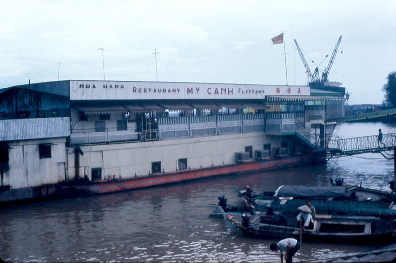 Nhà hàng nổi Mỹ Cảnh năm 1967.
- Nhiếp ảnh gia Eaindy -