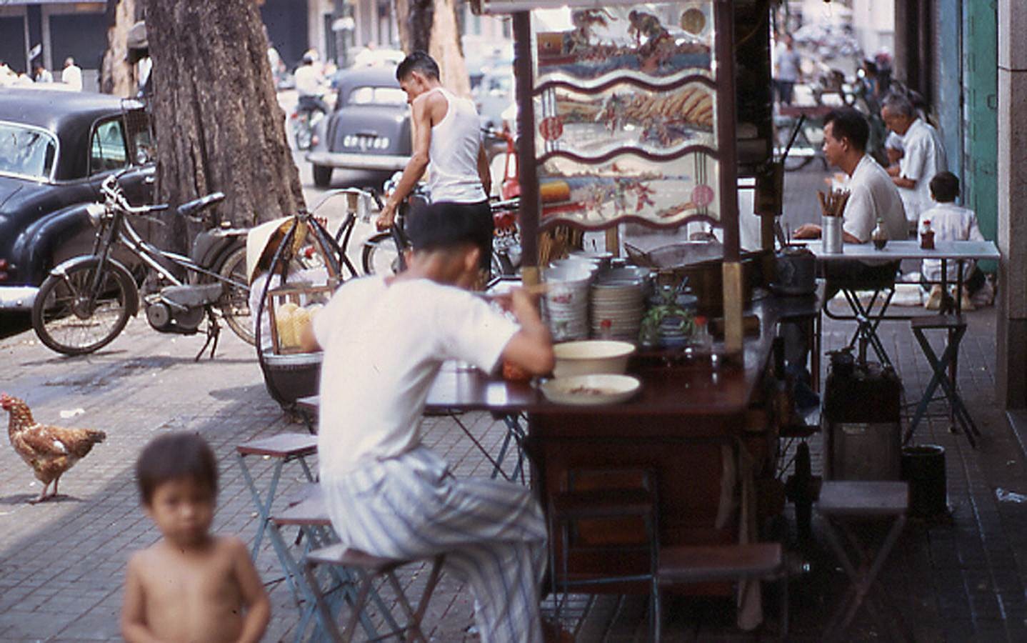 SAIGON 1969 – Xe hủ tiếu, đường Thái Lập Thành (nay là Đông Du).
Ảnh: Sonnyb