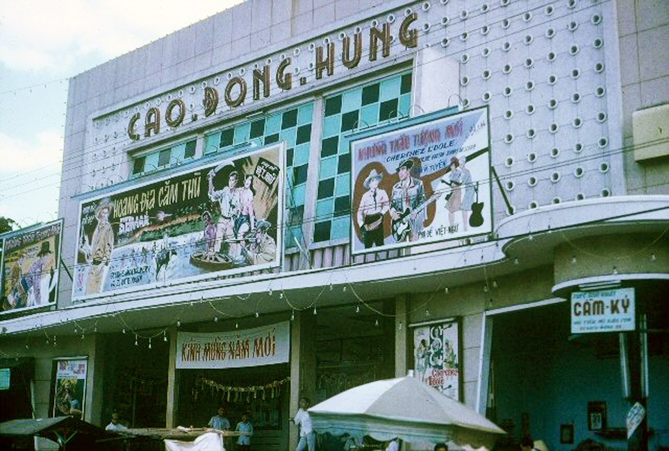 Rạp Cao Đồng Hưng nằm trên đường Bạch Đằng, đoạn gần chợ Bà Chiểu – Gia Định những năm 1960s